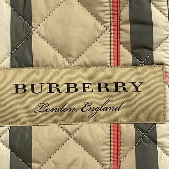 ❌SOLD❌ Burberry Quilted Collared Jacket - Picture 4 of 6